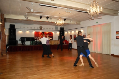 Tänzer im Tanzsaal des Tango Milieu